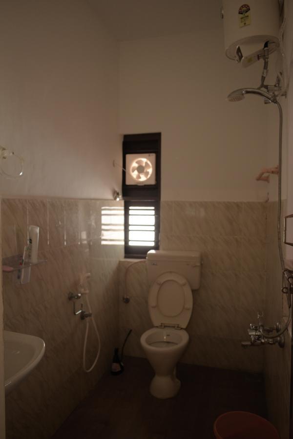 Vretreat Hotel Kokkānisseri Екстериор снимка