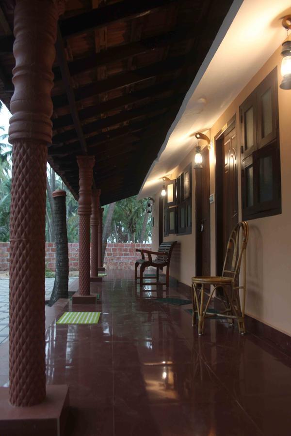 Vretreat Hotel Kokkānisseri Екстериор снимка